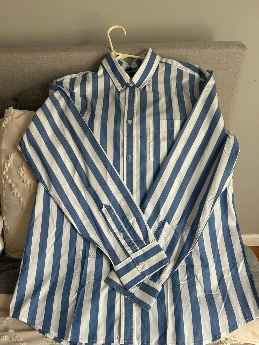 GAP Men’s Blue and White Vertical Stripe Button-Down Shirt